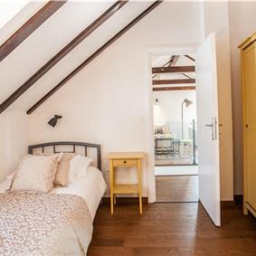 3 Bedroom Villa with Terrace on Ciovo Island near Trogir, Sleeps 6-8